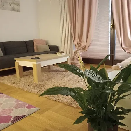 Suzanna Arkadia Apartment Warsaw